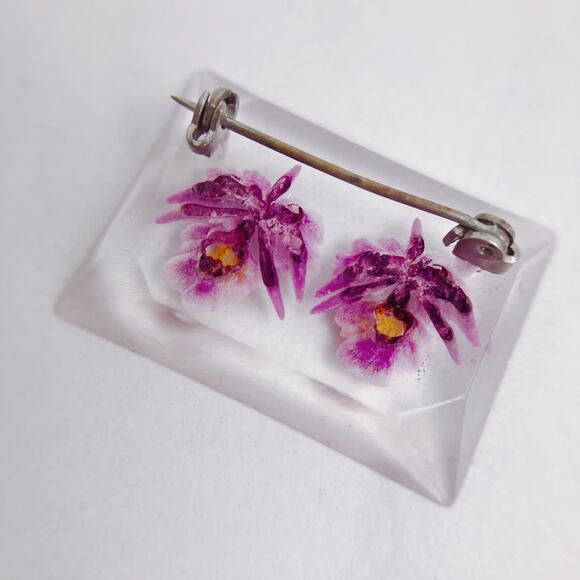 Mid Century Reverse Carved Lucite Orchid Brooch Clear Floral VTG Novelty Jewelry - Picture 7 of 8